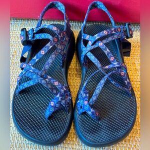 CHACO s9 strappy sandals-gently loved-great arch support!